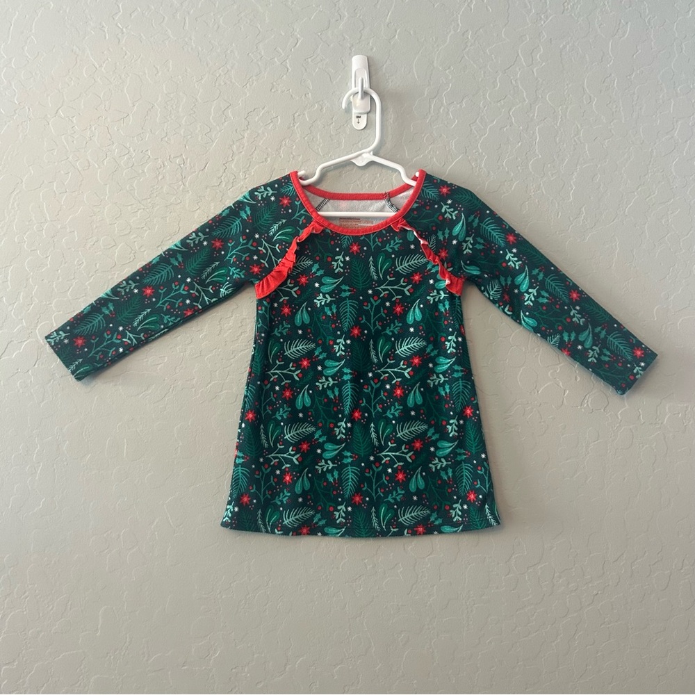 ⭐️Cat & Jack green Christmas holly floral long sleeve nightgown size 2T